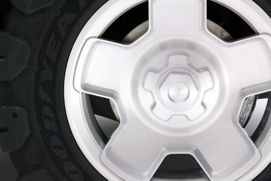  Ford Bronco Concept 2004 года  (фото 8 из 64)